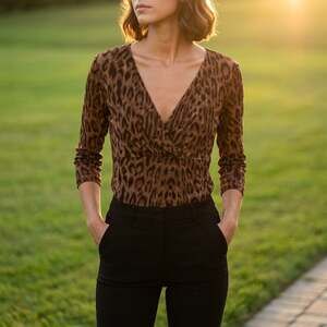 Chaps Classics Leopard Print V-Neck Top Size 1X item 152